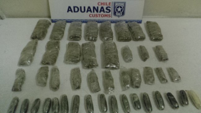 En prisión preventiva quedaron dos turistas sorprendidos con droga en sus chaquetas