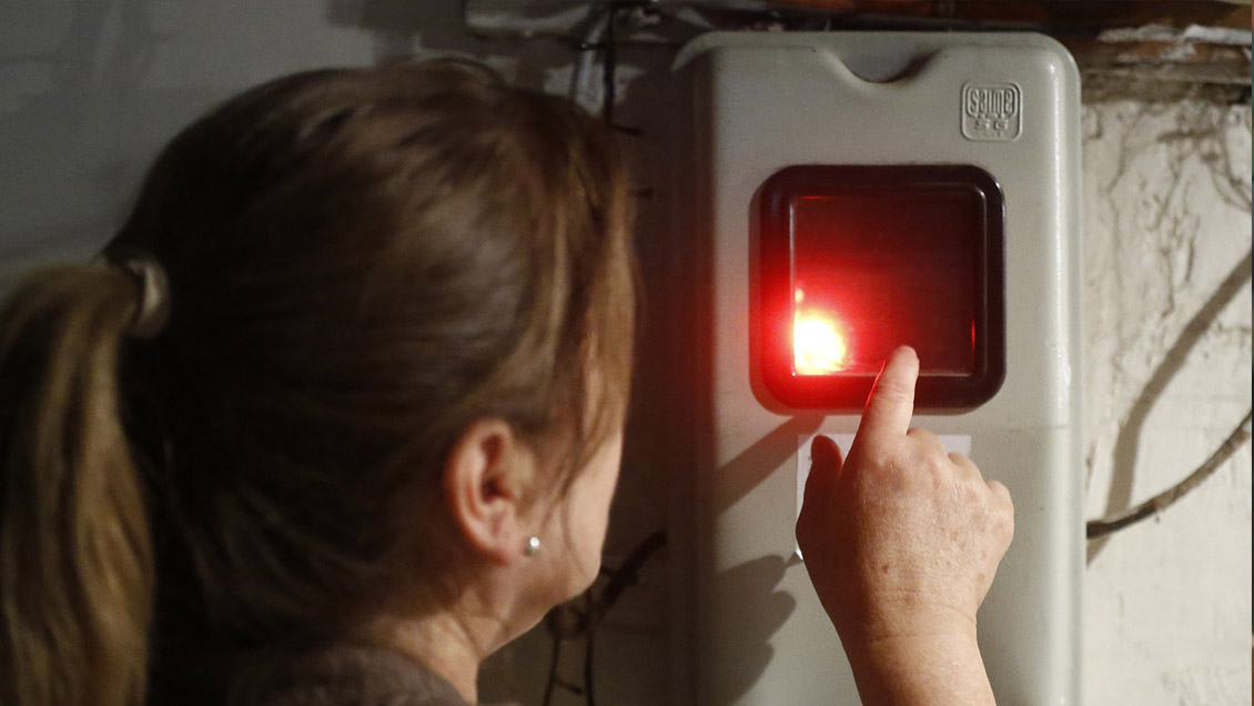 CNE: Que las empresas asuman costo de medidores 