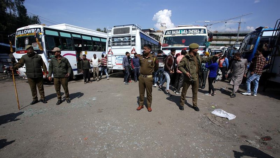 Explosión de granada en terminal de buses dejó un muerto y 25 heridos en India