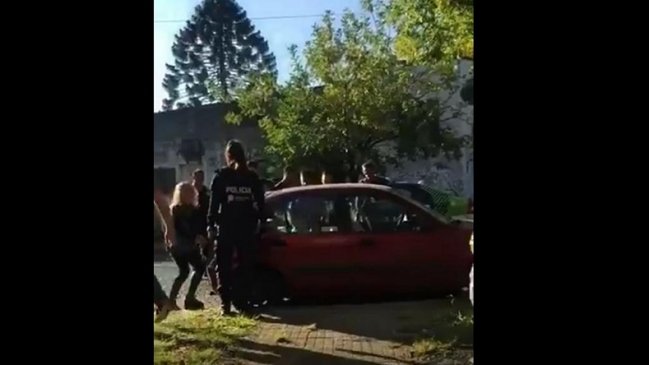 Mujer dejó a su hijo con autismo encerrado en un auto porque no quería ir al colegio
