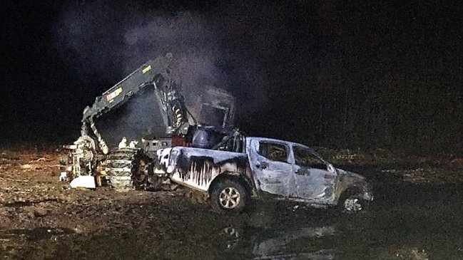 Ataque incendiario dejó cuatro vehículos siniestrados en La Araucanía