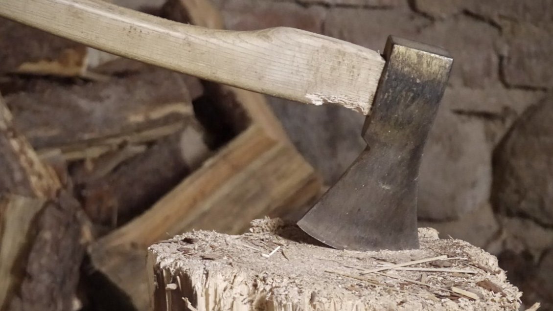 Con hachazos, hombre intentó evitar detención de Carabineros en Villa Alemana