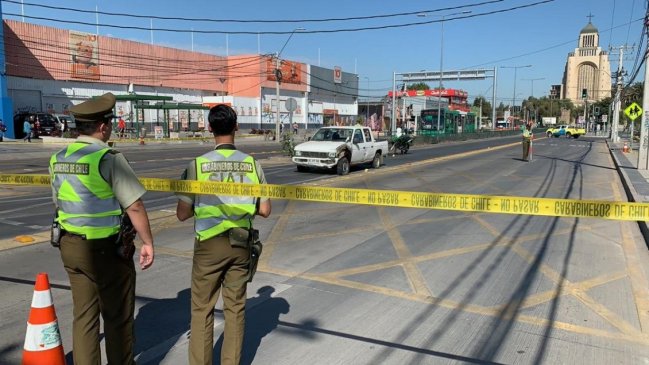 Sujetos chocaron patrulla policial tras robo de una camioneta en Maipú