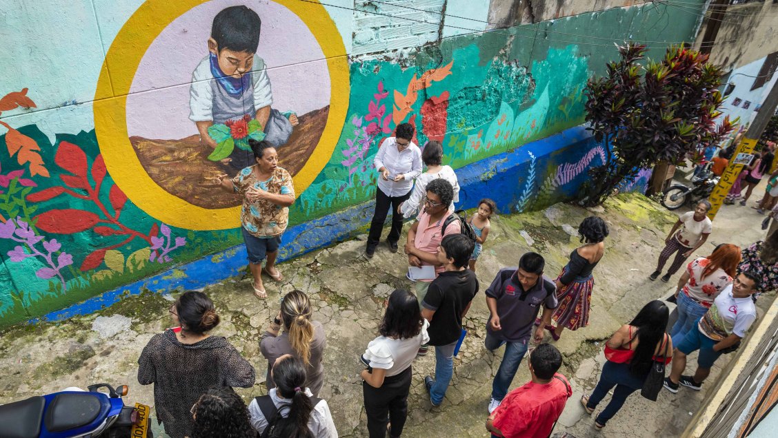 Lanzan beca para profesionales que busquen perfeccionarse en el extranjero