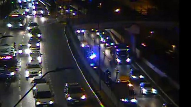 Suboficial de Carabineros chocó camión tres cuartos en Vespucio Sur