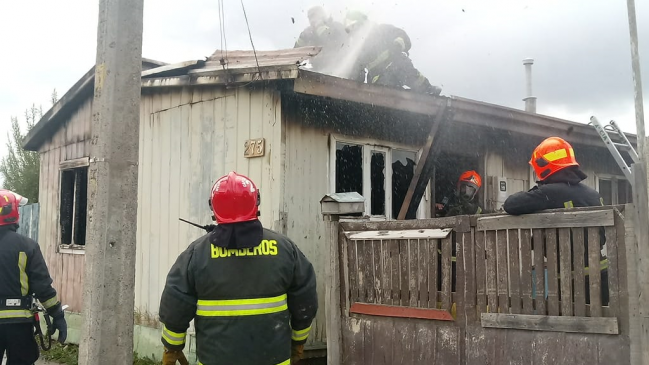 Punta Arenas: Incendio afectó a vivienda ubicada en el sector de Playa Norte