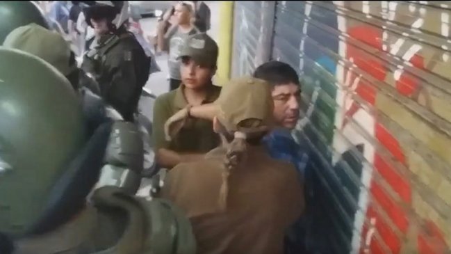 Carabineros detuvo a hombre que agredió a una mujer durante marcha feminista