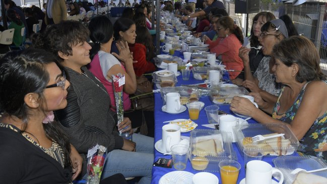 Alto Hospicio: Con un desayuno celebraron a mujeres de la comuna