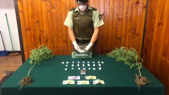 Detienen a sujeto vendiendo marihuana en plena plaza de San Antonio