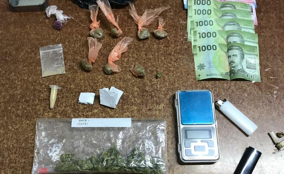 Detienen a joven que portaba éxtasis y marihuana en la costanera de Valdivia