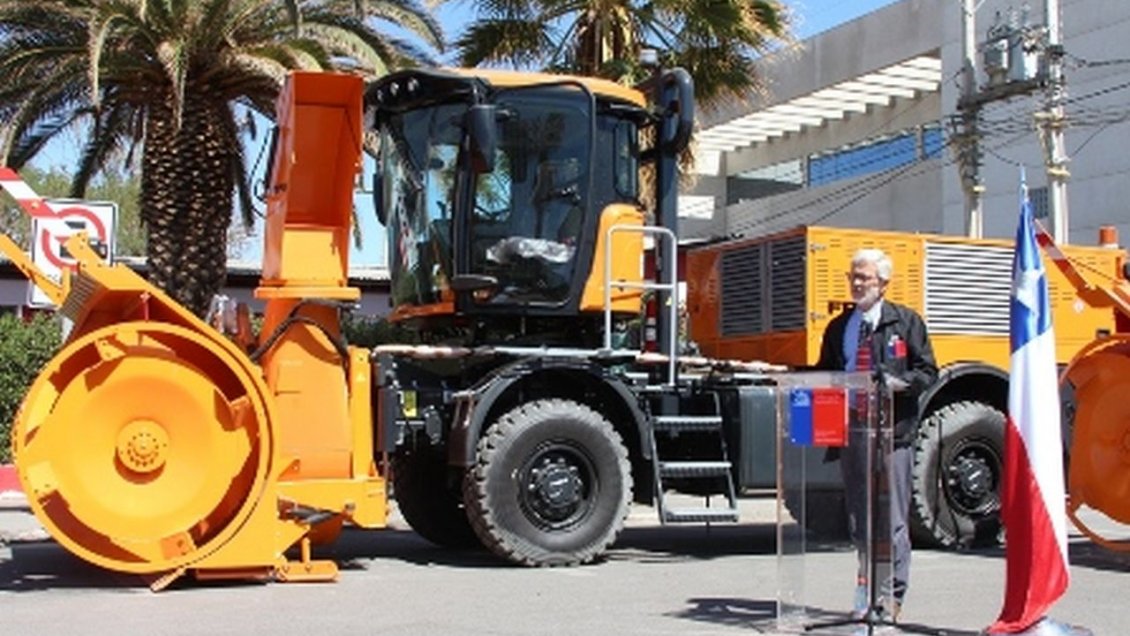 Nueva maquinaria agilizará despeje de rutas y pasos fronterizos en la Provincia El Loa