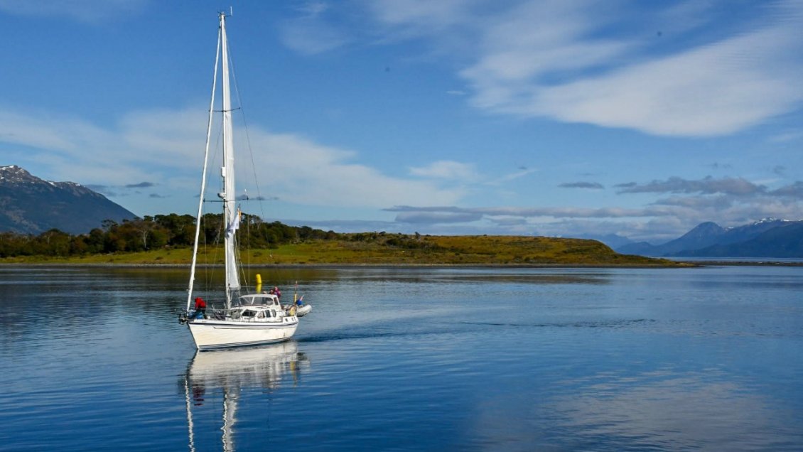 Magallanes: Siete veleros iniciaron la regata internacional más austral del mundo