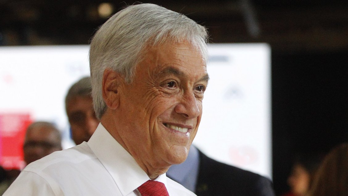 Piñera: En mi tiempo una patada en el traste era santo remedio para los niños