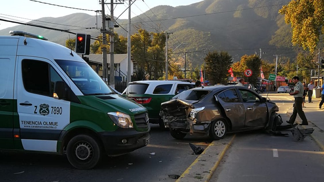 Persecución policial terminó con colisión múltiple en Olmué