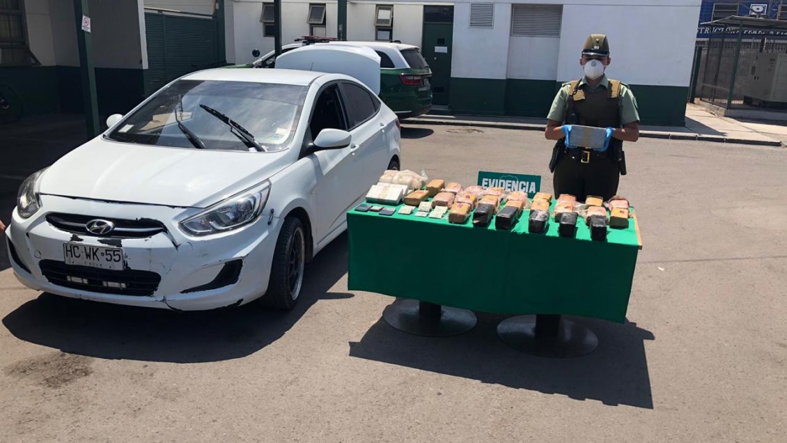 Persecución policial terminó con dos detenidos y 34 kilos de droga incautada en Alto Hospicio