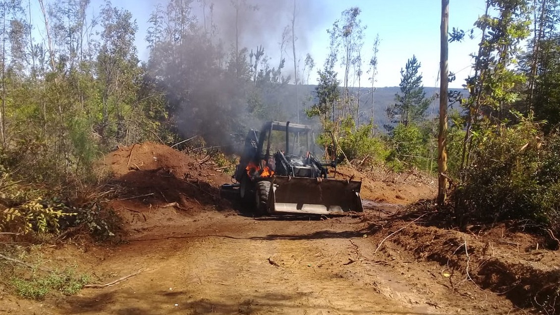 Gobierno confirmó que se querellará por quema de retroexcavadora en Tirúa