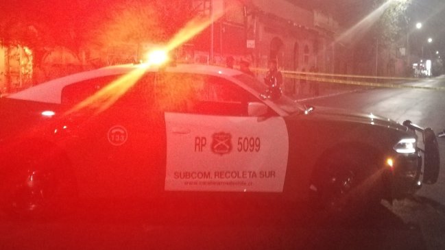 Encuentran a un hombre muerto en la vía pública en Recoleta