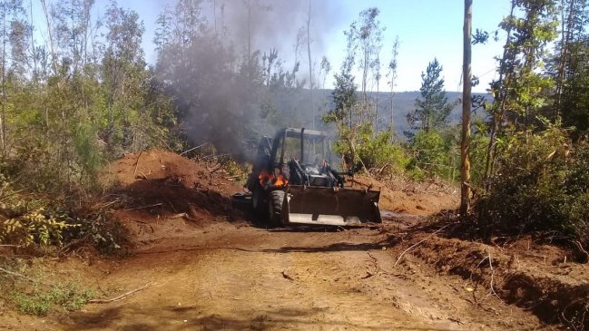 Gobierno confirmó que se querellará por quema de retroexcavadora en Tirúa