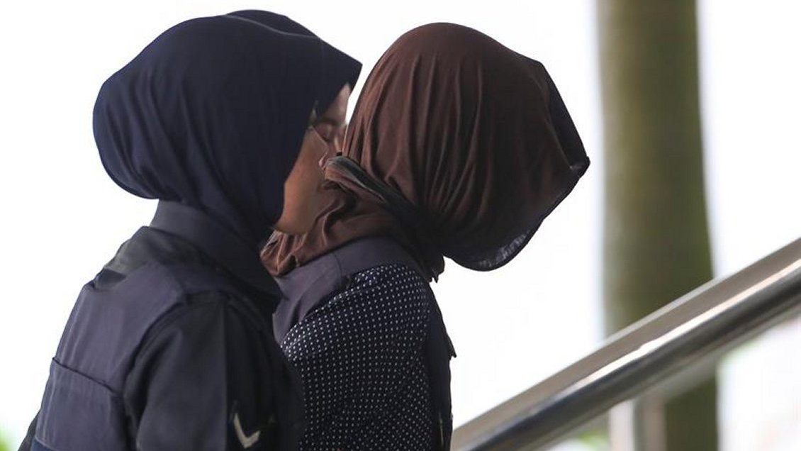 Una madre se inmoló junto a su hijo durante una redada policial en Indonesia