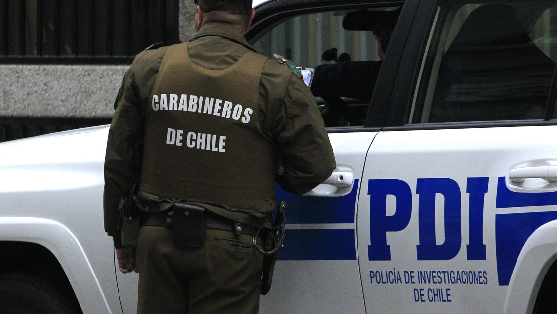 Anciano y adolescente heridos en dos robos frustrados en Santiago