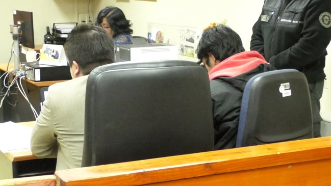 En prisión preventiva sujeto acusado de quemar un auto en Coyhaique