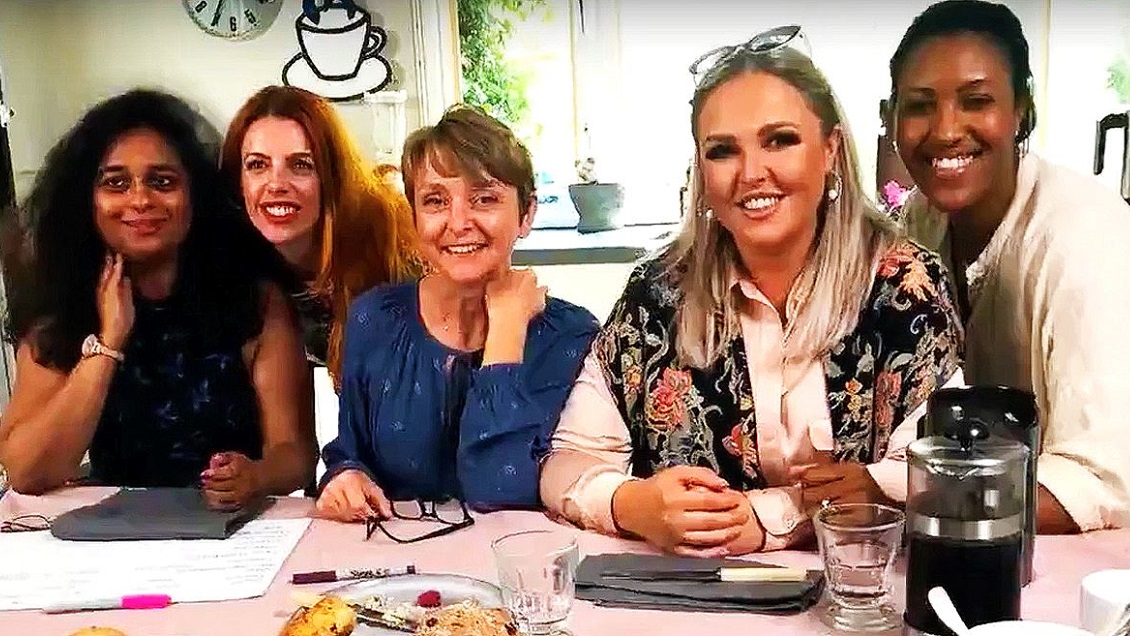 Mamás filmaron película porno para que la vean sus hijos