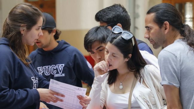 Mineduc extendió plazo de postulación a gratuidad, becas y créditos