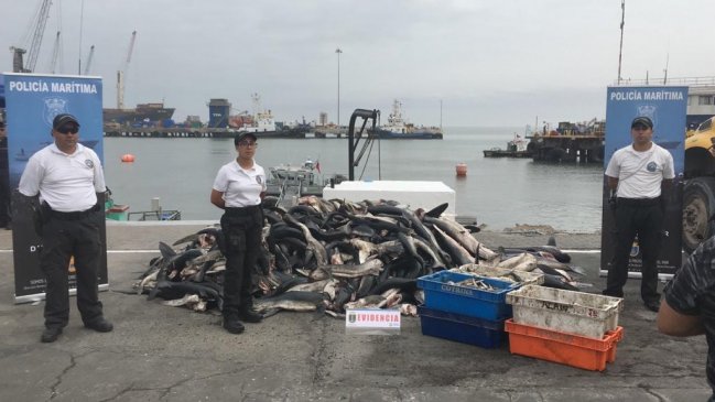 Arica: Embarcación peruana fue sorprendida en aguas nacionales con casi tres toneladas de pesca