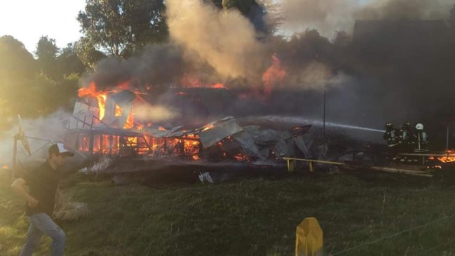 Quellón: Incendio destruyó Escuela de Trincao