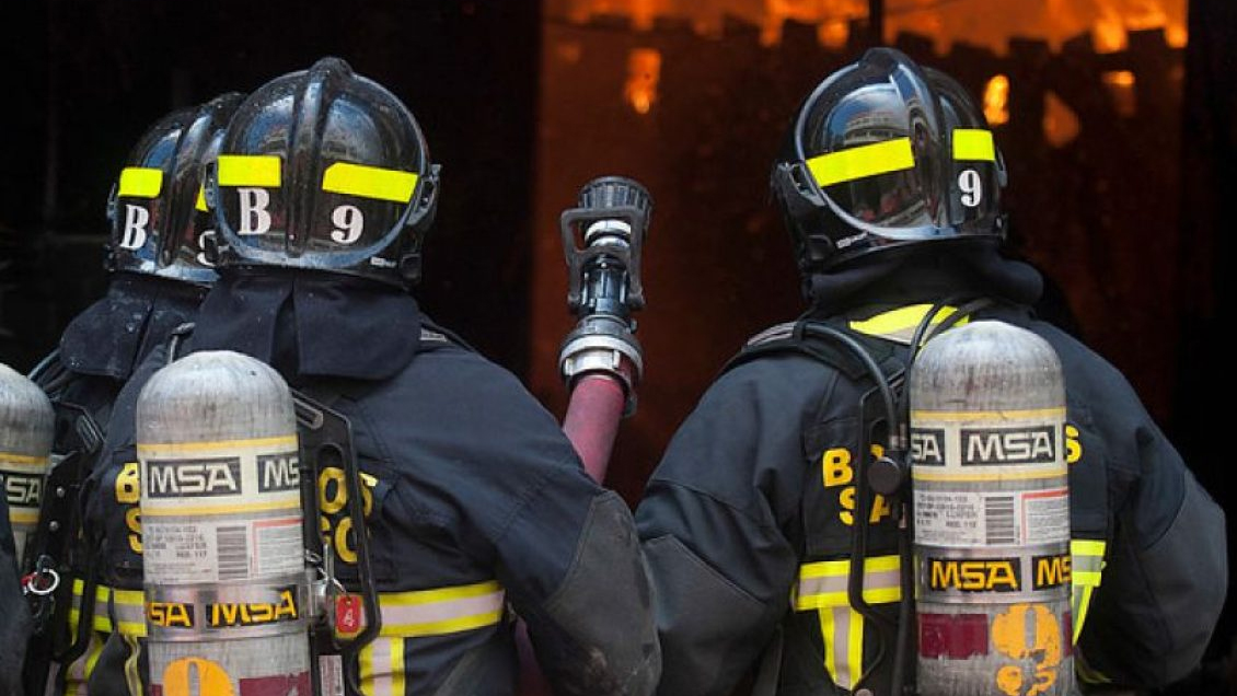 Incendio afecta a liceo de Isla de Maipo