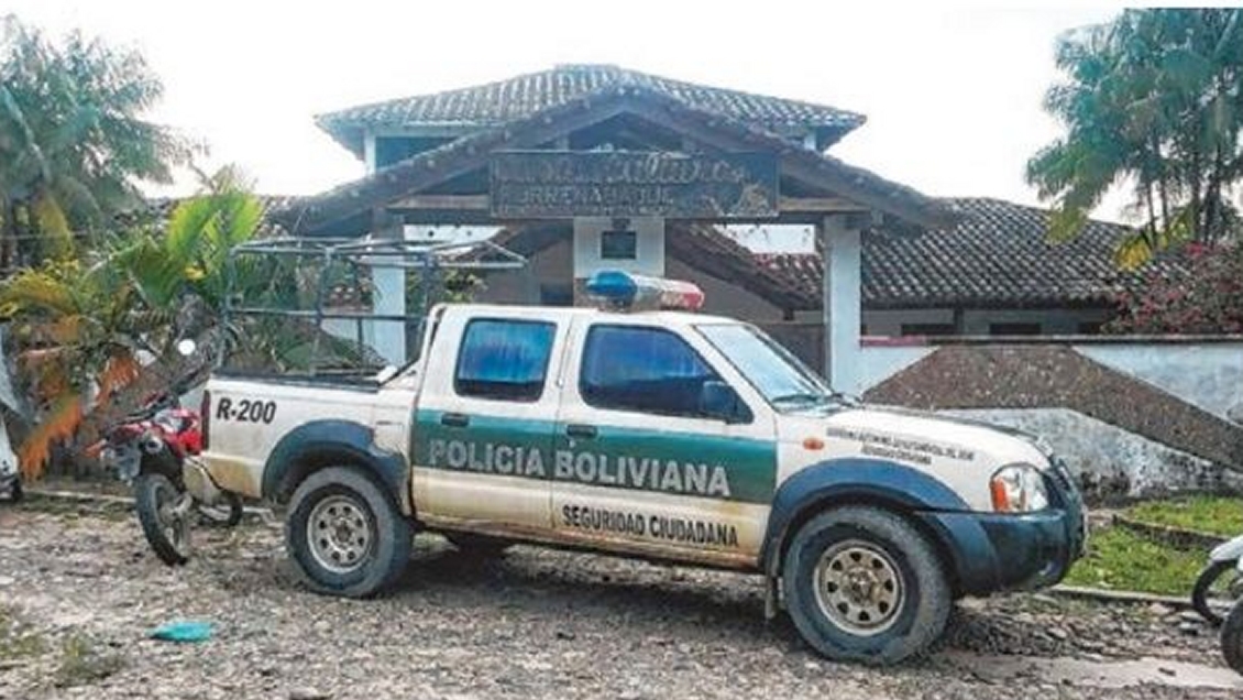Ocho policías son encarcelados acusados de violar a una mujer en una prisión en Bolivia