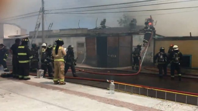 Incendio moviliza a Bomberos en Antofagasta