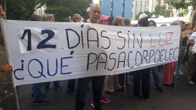 Caracas sufrió breve apagón entre protestas por falta de agua y luz
