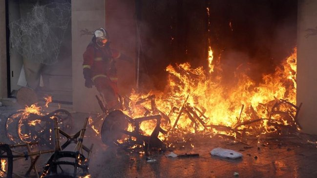 Gobierno francés prohibirá manifestaciones en Campos Elíseos si prevé disturbios
