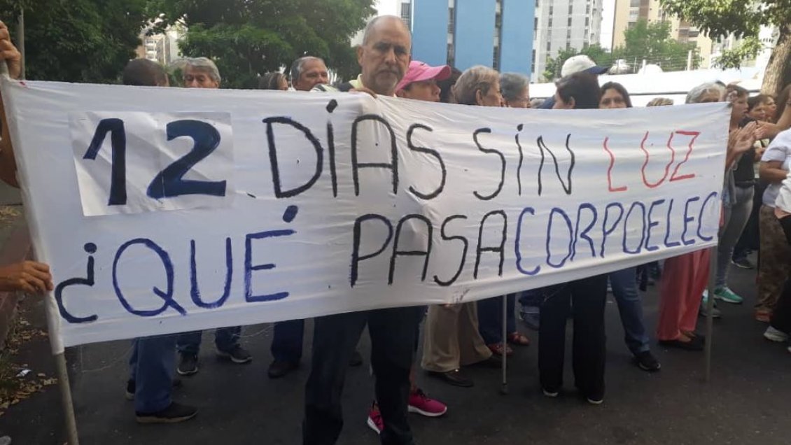 Caracas sufrió breve apagón entre protestas por falta de agua y luz