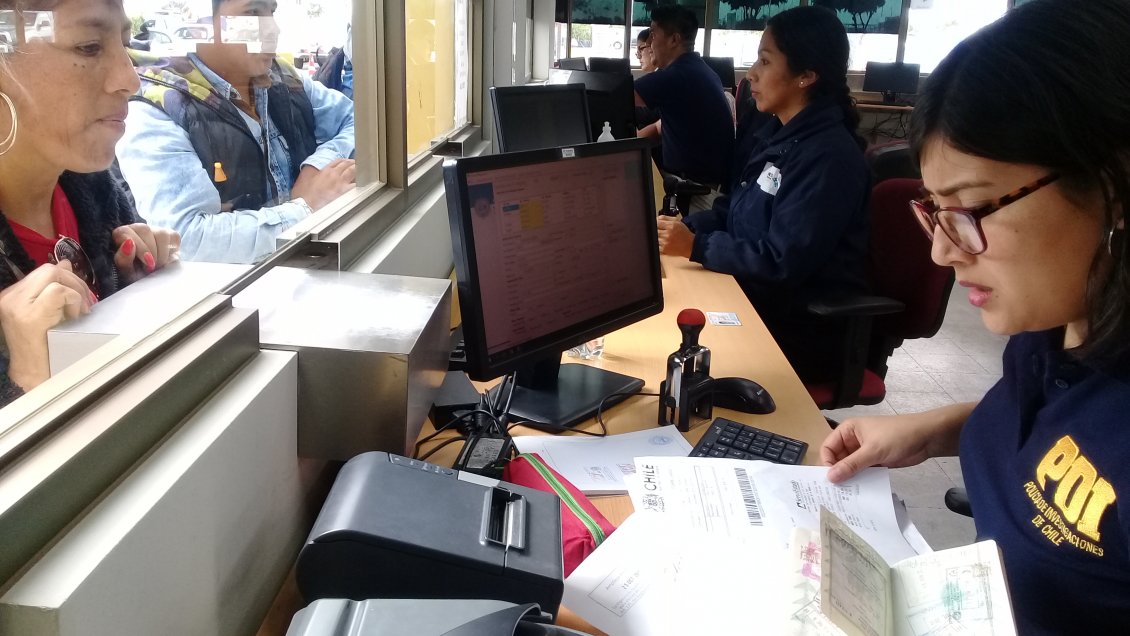 Arica: Intentó sobornar a policía de la PDI tras ser sorprendido con identidad falsa