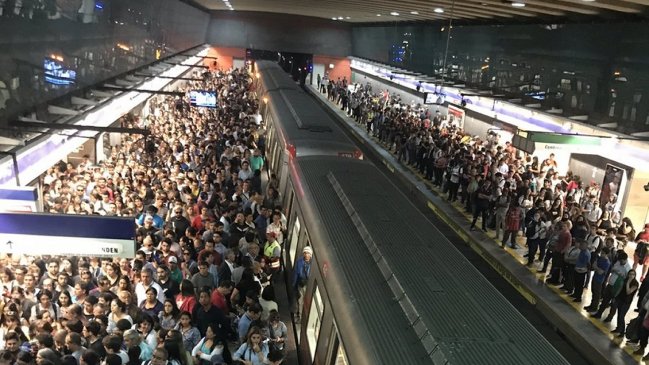 Metro mantuvo servicio parcial en Línea 4 en plena hora punta