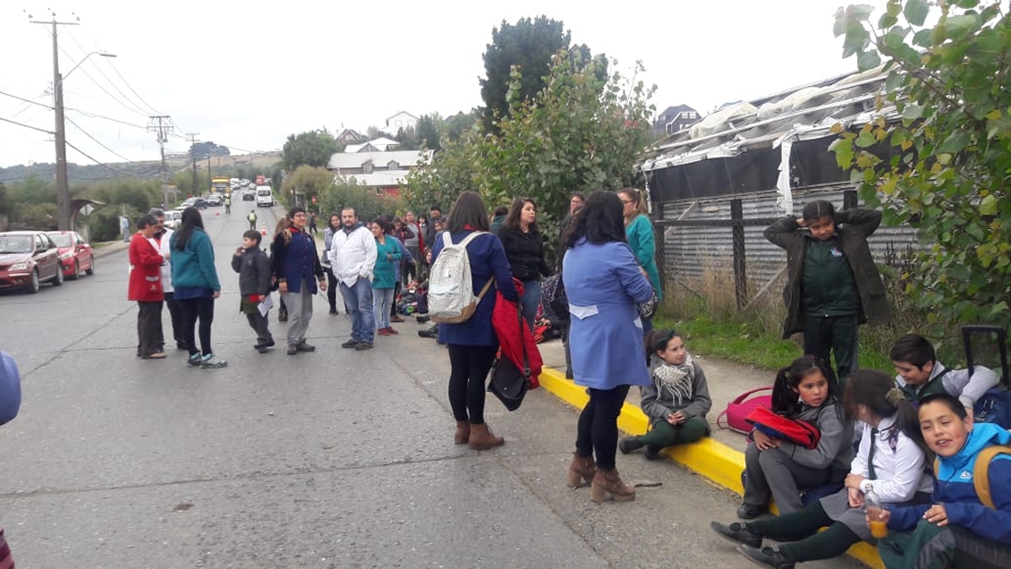 Ancud: Evacuan casi 500 estudiantes de colegio por fuerte olor a gas metano