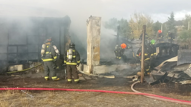 Punta Arenas: Fuego destruyó vivienda ubicada en la Villa Generosa