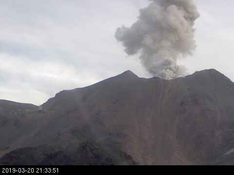 Volcán Chillán presentó nuevo pulso eruptivo con emisiones de vapor y material particulado