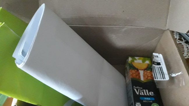 Clienta esperaba un celular de alta gama, pero le llegó una caja de jugo