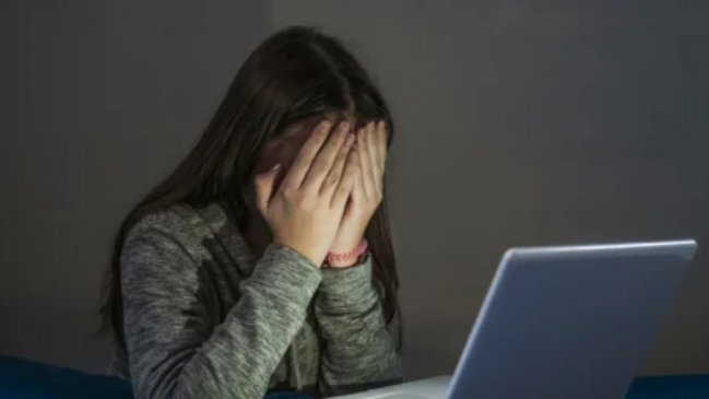 Niña le gritó a su acosador virtual en la calle y logró que lo detuvieran