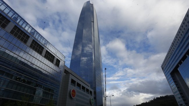 Investigan amenaza de tiroteo en el Costanera Center