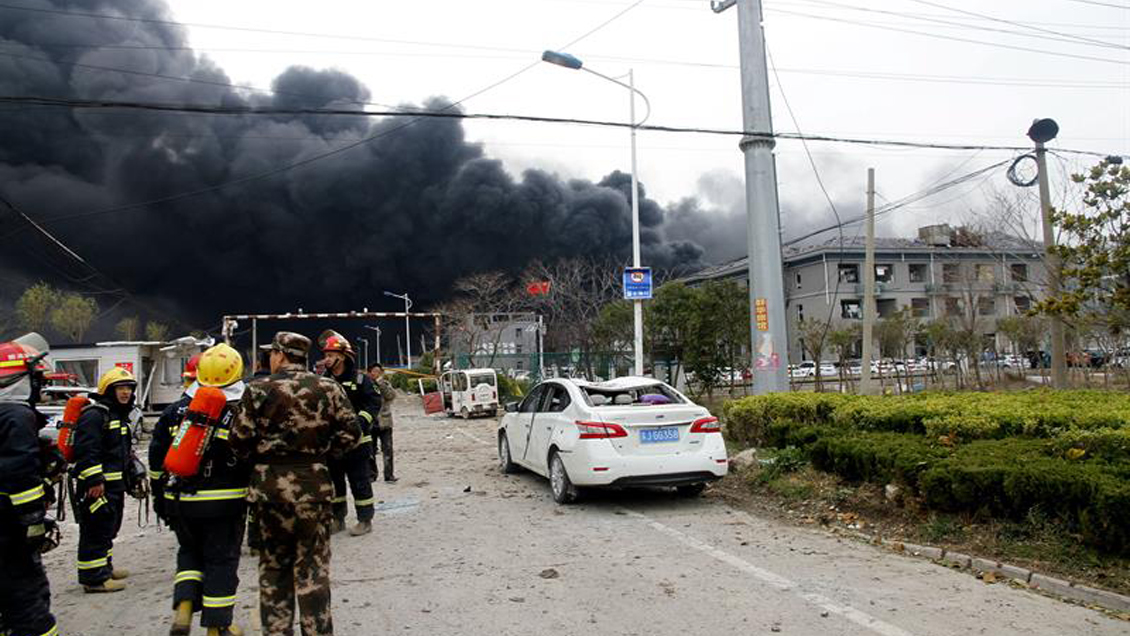 China: 44 muertos por explosión en planta química
