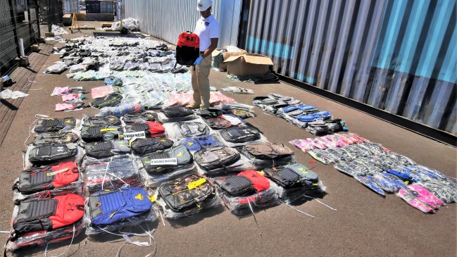 Incautación en Iquique: Artículos deportivos falsificados son avaluados en 20 millones