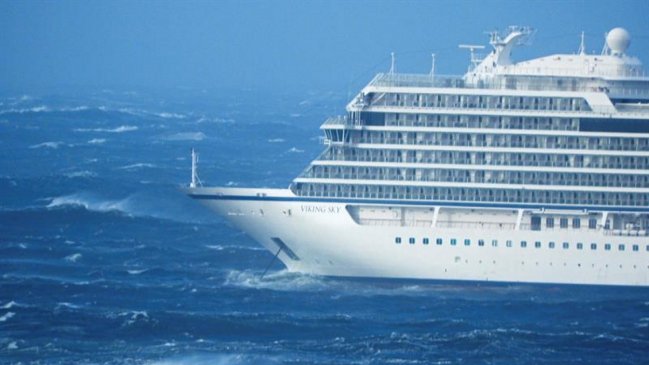 Noruega: Falla en motores de crucero obliga a evacuar a 1.300 pasajeros