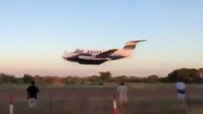 Piloto secuestró un avión y lo tiró contra un aeródromo tras pelear con su señora