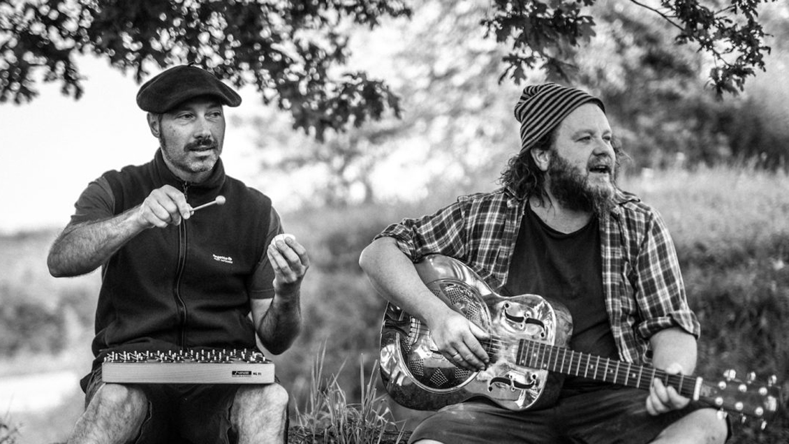 The Inspector Cluzo: El dúo de granjeros que llega a Lollapalooza Chile