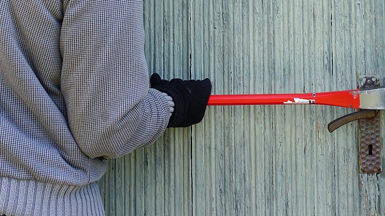 Familia torturó durante dos días a presunto ladrón de 14 años que entró a robar a su casa