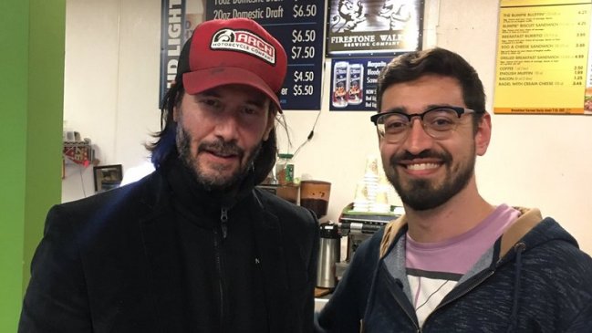 Keanu Reeves quedó varado en un aeropuerto, se fue en bus y un pasajero grabó todo